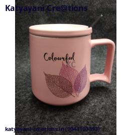 Cup with Lid & Spoon – Convenient and Stylish Drinkware