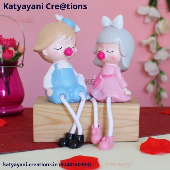 Hanging Leg Cute Love Couple Decorative Showpiece – Charming and Romantic Home Decor | Katyayani Creations